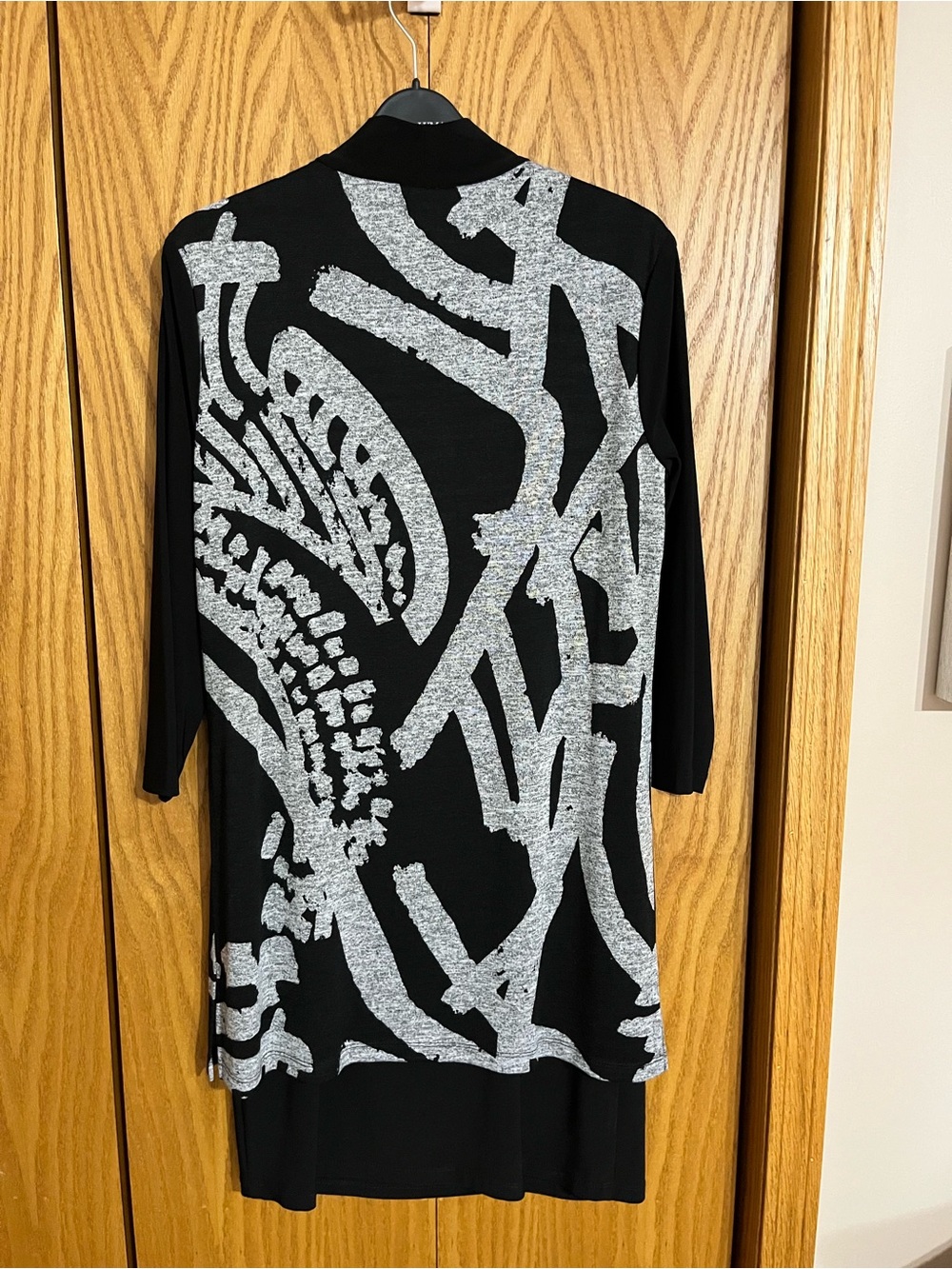 Frank Lyman Design Black Tunic Dress with Silver Abstract Print - Picture 3 of 4